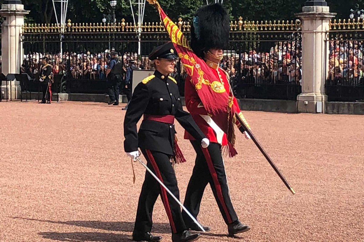 Trooping's tweet image. The August 2018 schedule for Changing the Guard in London and Windsor is now online: trooping-the-colour.co.uk/mounting/aug20… @Guards_Info #guardduties #guardingthequeen
