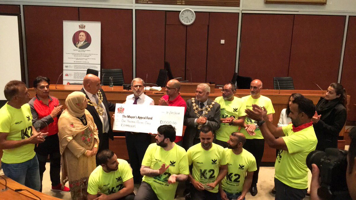 AbdulHamied70's tweet photo. #Kramblers sharing experience of expedition/ journey to K2 with Mayors of Oldham &amp; Rochdale and distinguished guests including High Sheriff of Greater Manchester, Imran Khan Cancer appeal rep. There was also £1000 charity donation from Kramblers to Oldham Mayors Charity Appeal https://t.co/tnhWfO0vV3