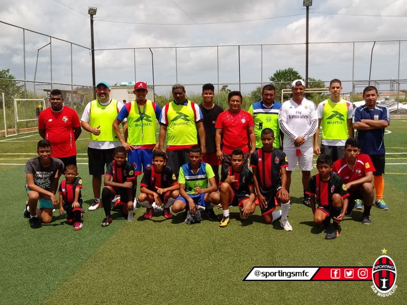 sportingsmfc's tweet photo. #FutbolBase
Nuestra academia filial #EvolutionFC de Costa Verde en Chorrera, llevรณ a cabo su festival de futbol base en las canchas de Soccer City donde entrenan estos pequeรฑos.
Madres y padres, jugaron con los niรฑos en este festival.
Felices nuestros niรฑos de #EvolutionFC https://t.co/KloOBqlDSC