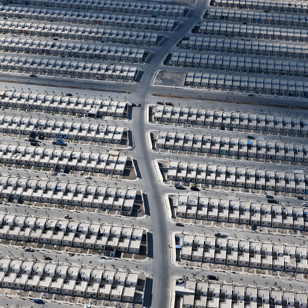 WIRED's tweet photo. The Mexican government has spent more than $100 billion to provide affordable housing for its citizens. This is the result: Sprawling geometrically uniform housing developments, many of which lack running water or sewer systems https://t.co/HK0qTf61JK
📸:  Jorge Taboada https://t.co/Q4RahIBMER