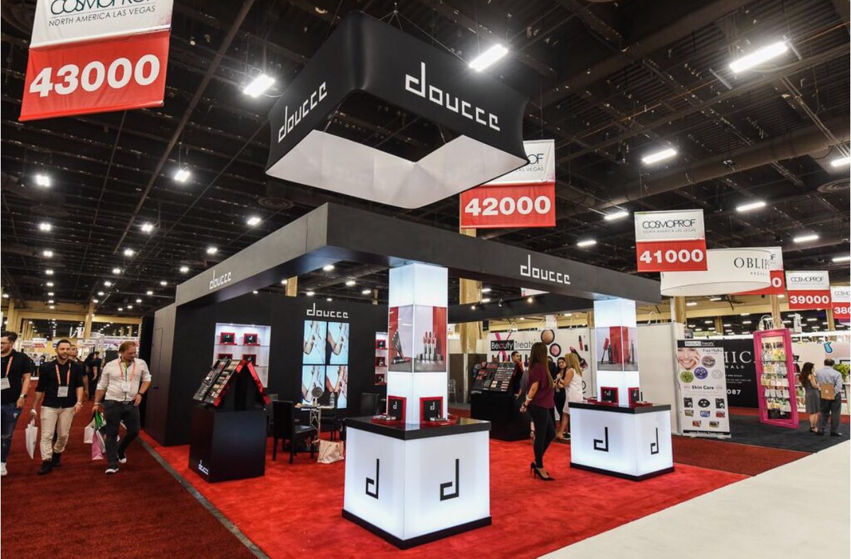 PremiumLabor's tweet photo. We roll out the #RedCarpet for ALL of our clients! Check out this #stunning exhibit we set for @doucceofficial at @cosmoprofna. 💄💋
#cosmoprof2018 #cosmoprof #cosmoprofbeauty #lipstick #makeup #cosmetics #Doucce #matte #beauty #lipstain https://t.co/7rkM4t3tVE