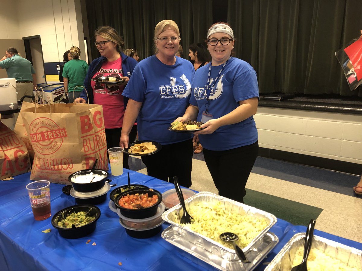 KatherineBBrown's tweet photo. We ❤️ #cfespto !! Thank you for starting our year off with a delicious lunch! @CFESmustangs https://t.co/vBzpzy30Yb