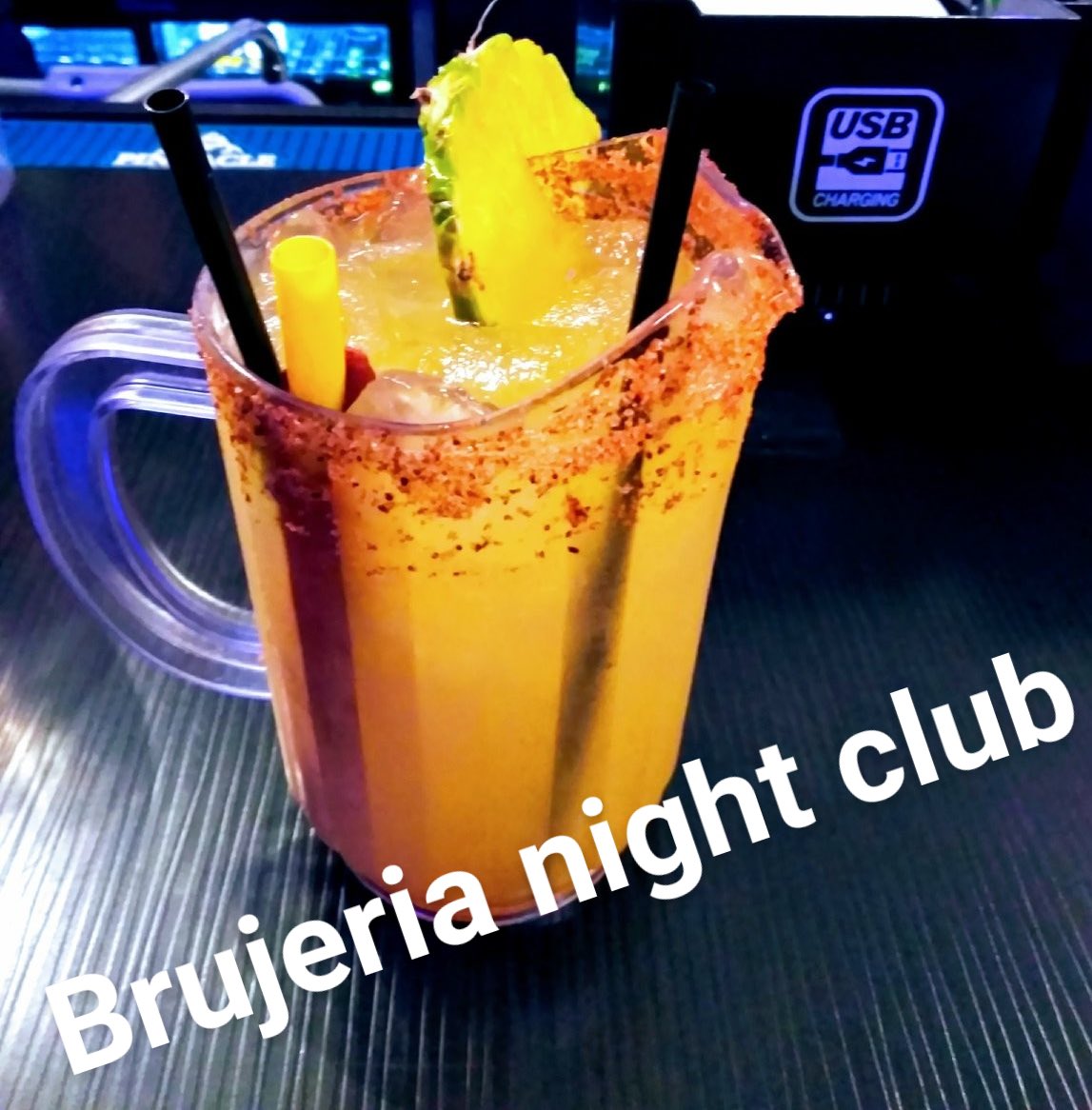 BrujeriaClub's tweet photo. ๐Mexican Pineapple lollipop anyone?๐ Brujeriaโs cocktail pitches A-list. #BrujeriaDT THE PARTY PLACE TO BE.
#cocktails #cocktailpitcher #houseofpitchers #pitchbetterhavemycocktail #mcallen #texas #downtown #nightlife #skyyvodka https://t.co/uci5CYi9KW