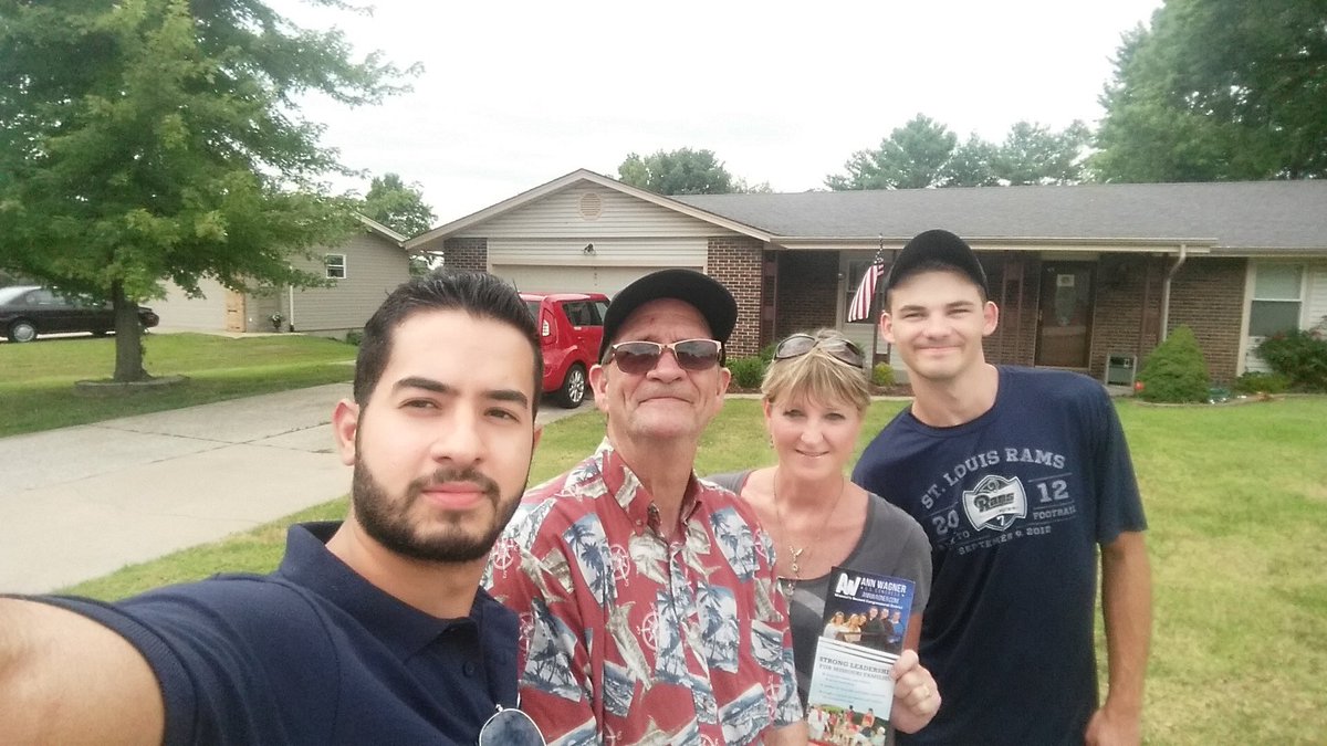 austin_schwerdt's tweet photo. As our week of action is coming to an end, I just want to give a huge shoutout to team #LeadRight St. Charles for working hard these past few days! All of our awesome Neighborhood Team Leaders and Core Team Members showed show much leadership, and dedication this week, thank you https://t.co/AnGgSlB13T