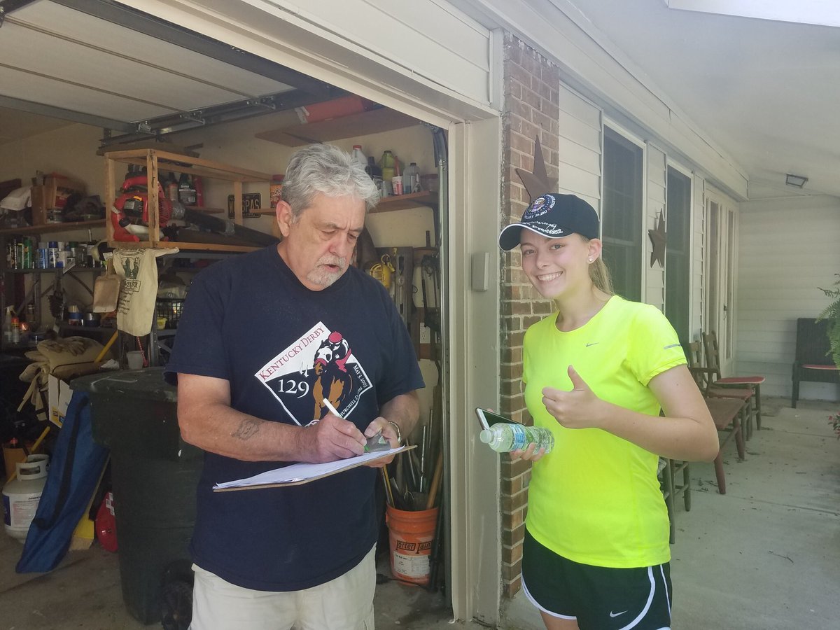 austin_schwerdt's tweet photo. As our week of action is coming to an end, I just want to give a huge shoutout to team #LeadRight St. Charles for working hard these past few days! All of our awesome Neighborhood Team Leaders and Core Team Members showed show much leadership, and dedication this week, thank you https://t.co/AnGgSlB13T