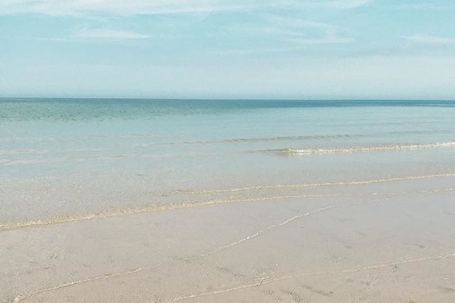 HelenMakadia's tweet image. Chaplin Beach was gorgeous today. .
.
.
.
#chapinbeach #capecod #wickedcapecod #capecodphotoss #beachlife #summervacation #summerinnewengland #visitcapecod #favoritevacationspot #thecape #nothingisordinary #aquietstyle #stillwaters #bayside #capecodbay #… ift.tt/2AvtPnM