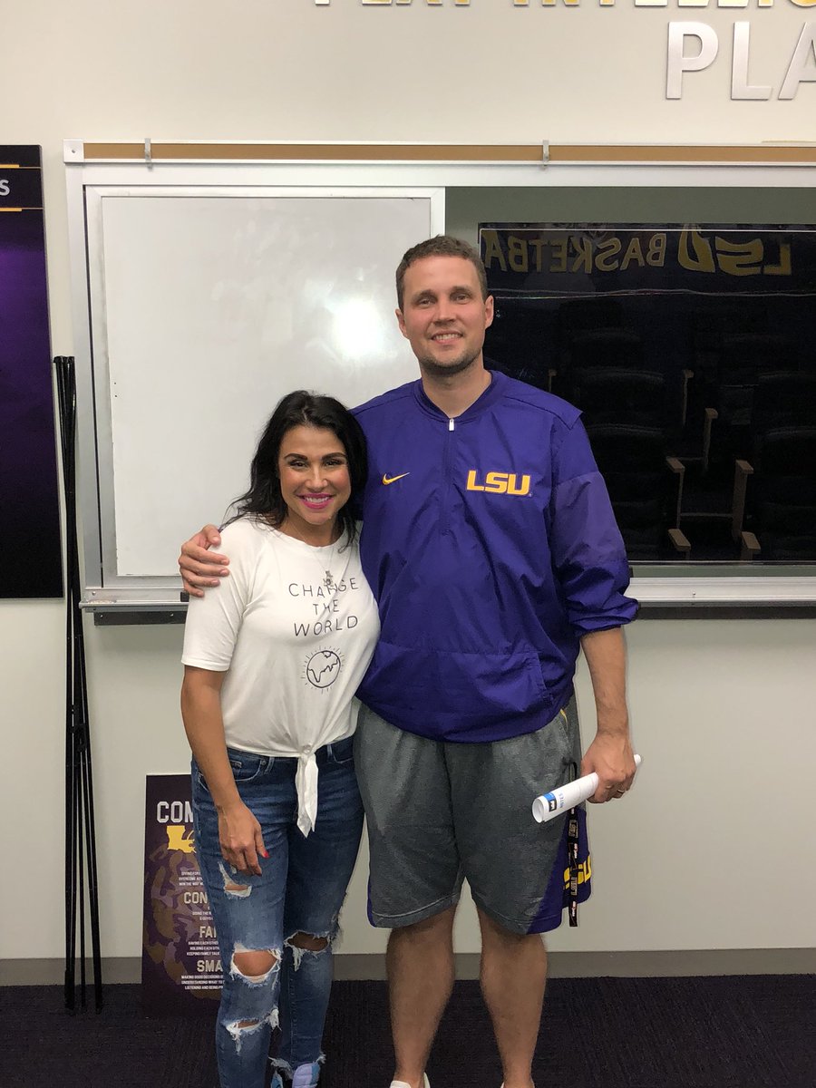 RachelBaribeau's tweet photo. Thank you @wwadelsu for having me to present to your AMAZING team!
Can’t thank you enough!!! 👑 👑 🏀 @LSUBasketball #ChangingtheNarrative #beaKING #notjustforfootball https://t.co/nYA9ppAT9v