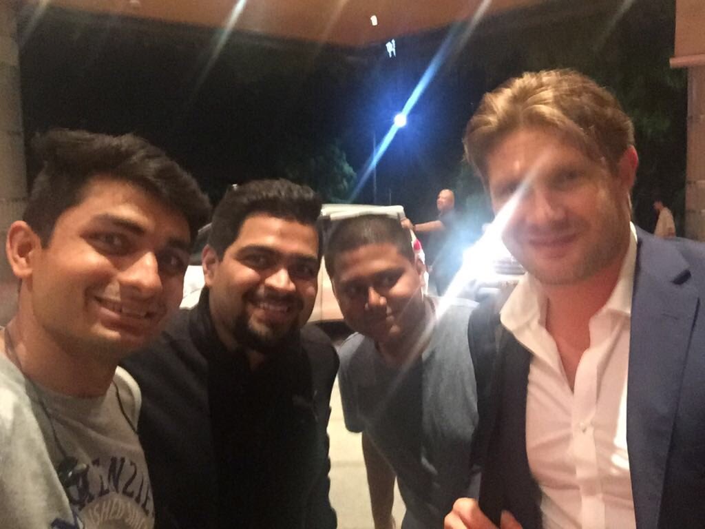 Suraj_OldNo7's tweet photo. Well that was random. Bumped into @ShaneRWatson33 with the @BelongCo team at the @TheLeelaHotels Ambience in Gurgaon. Good start to the #PeopleMattersTechHR summit. https://t.co/TdCr7CPRMX