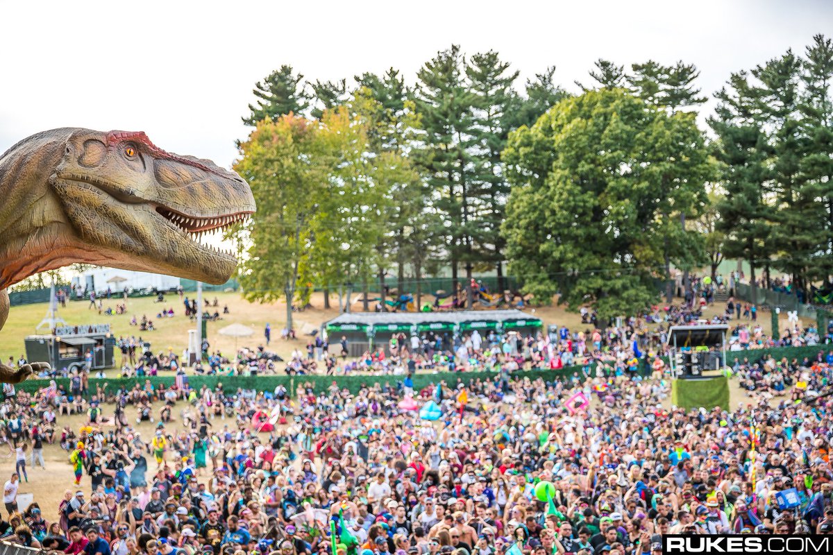 lost_lands's tweet photo. We partnered with Ohio-based Zero Waste Event Productions to help us go green for 2018! With your help, we can divert our of waste away from landfills, into local recycling and compost centers. Please place your trash in appropriately marked bins when you're here! ♻️🌎 https://t.co/IzPolSCMOk