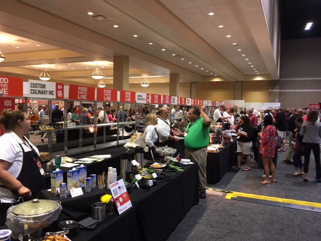 MidwestCo's tweet photo. ‘Twas a busy, successful day @USFoods Fanatics Live Show in St. Charles, MO! @islandoasishq @kerryfoodservice #foodfanlive #cocktails #frozendrinks #islandoasis #restaurant #chefs #foodie #sustainability #foodies #foodiesofinstagram #foodfanatic #stlfood #stcharles https://t.co/P5H9Wcevks