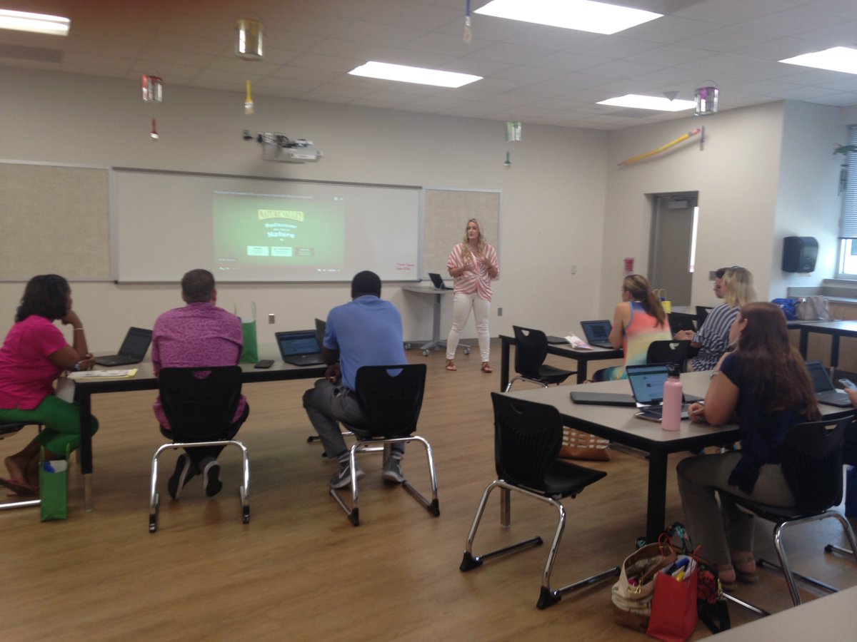 cvalastro's tweet photo. Chelsea Winters from Barber MS presented on the need for #DigitalCitizenship and using social media appropriately and effectively in the classroom. #DisdTechnology https://t.co/M5CPO8tLWF