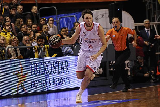 La sonrisa permanente de <a href="/EduMartinez15/">Edu Martinez</a> en una cancha de baloncesto abp.es/eventos-abp/ca…
