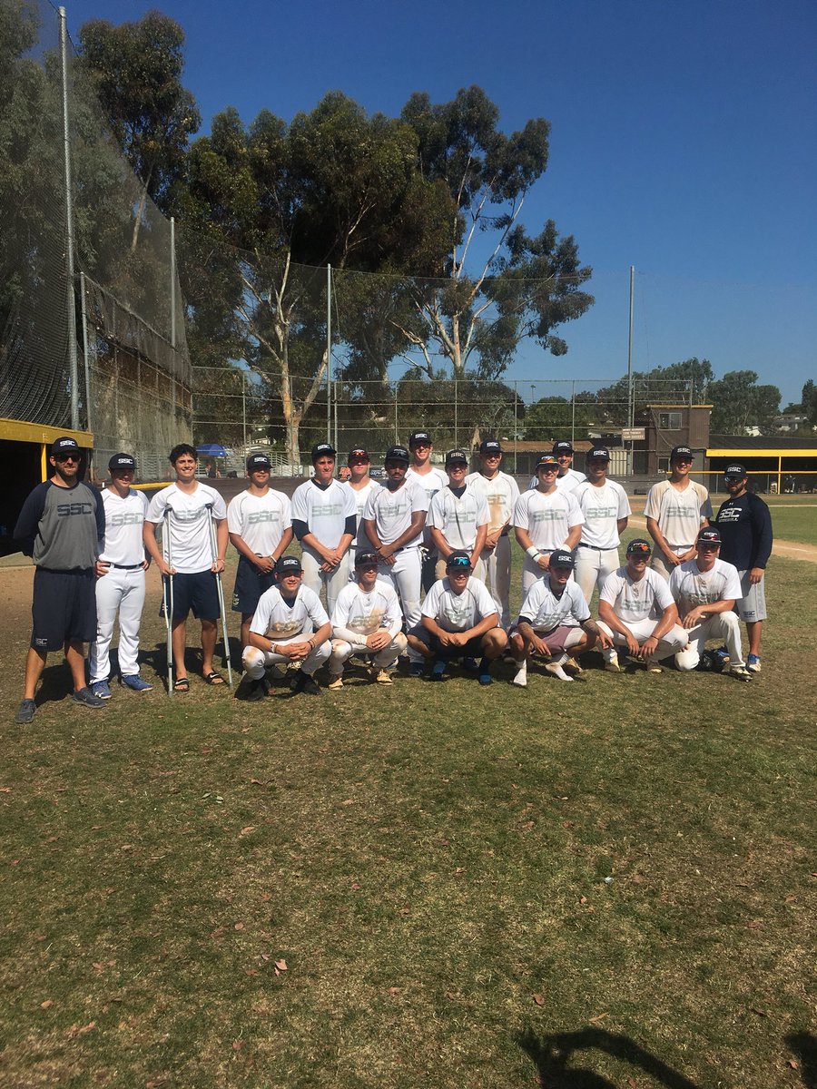 drewtay8's tweet photo. Just a group of studs playing some ball @sactosportscntr @Kdawiz3 #philsinger https://t.co/Ot5v8JXhge