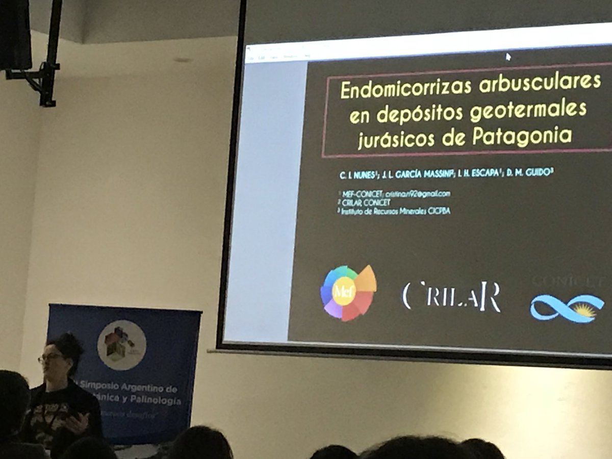 PalyJen's tweet photo. On to my ❤️❤️, with mycorrhizae! Gorgeous photos of ectomycorrhizal associations in gymnospermous roots from Jurassic chert. Check out those chlamydospores! #SAPP2018 https://t.co/ePIfICgmHB