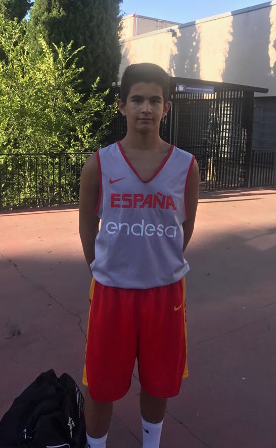 cbjosefinas's tweet photo. Nuestro jugador y alumno del @CCAsuncion Rodrigo Marina, disfrutando de la experiencia de entrenar con la selección española de baloncesto. A seguir aprendiendo campeón https://t.co/u9WYbzHNcU