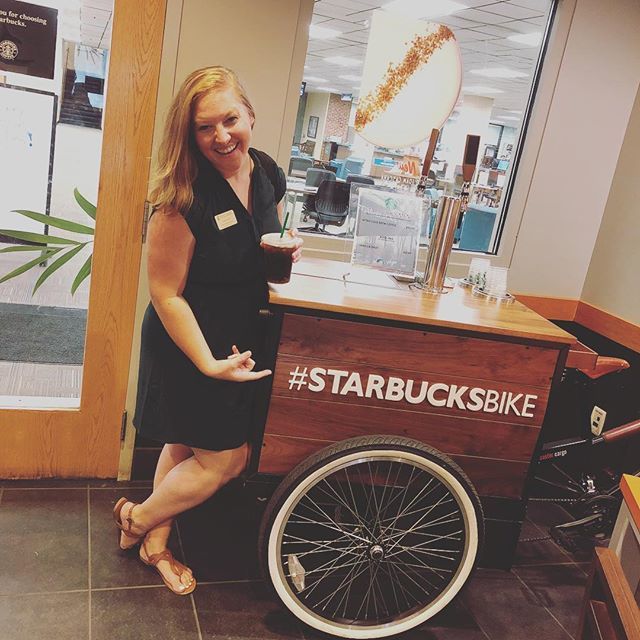JDeck11's tweet photo. If this whole Higher Ed thing doesn’t work out, riding the #starbucksbike might be a suitable back up plan. ☕️+🚴🏼‍♀️=💁🏼‍♀️ #livingmybestlife #dreamjob #starbike https://t.co/06825eBFcm https://t.co/eKK2K0Lhis