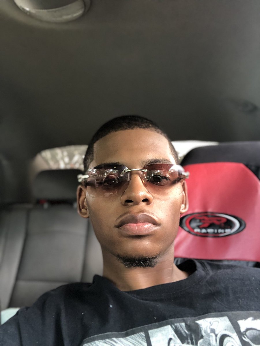 YungGreg_'s tweet photo. Detroit Raise Me 🅱️ I survive the fights with the Gorilla 🦍 https://t.co/FoGVYEIzg4