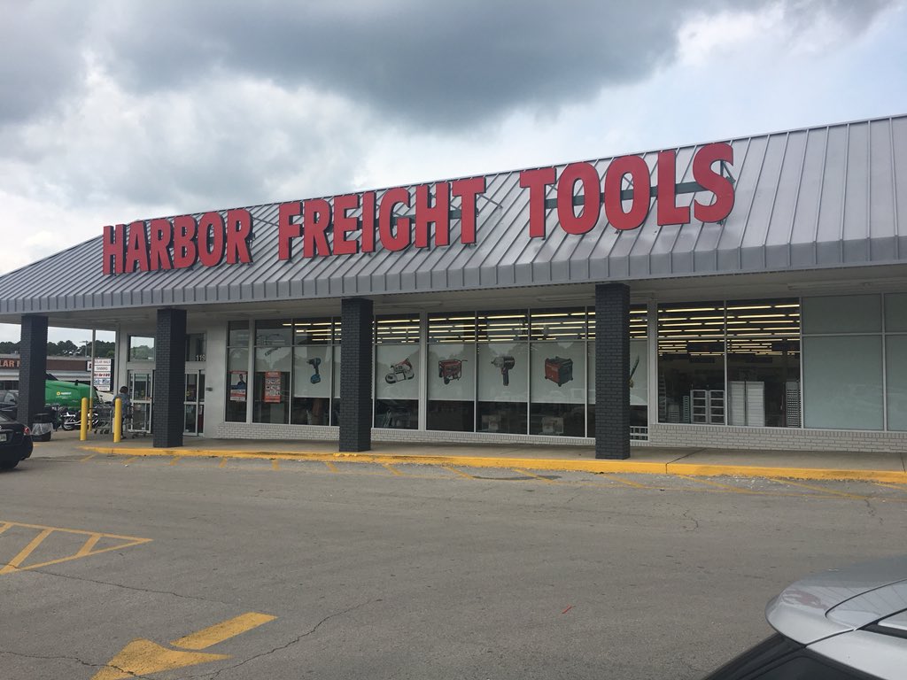 abegtrup's tweet photo. Day of collaboration - making sure students know the tools of the trade: where to get; how to use; and why it’s important, by arranging professional guest speakers, presentations and walkthroughs. #HowIsThisGonnaGetMeAJob #GrowMaury #Key7 #ManufacturingDay19 @HarborFreight @Lowes https://t.co/CSZnZNBkCu