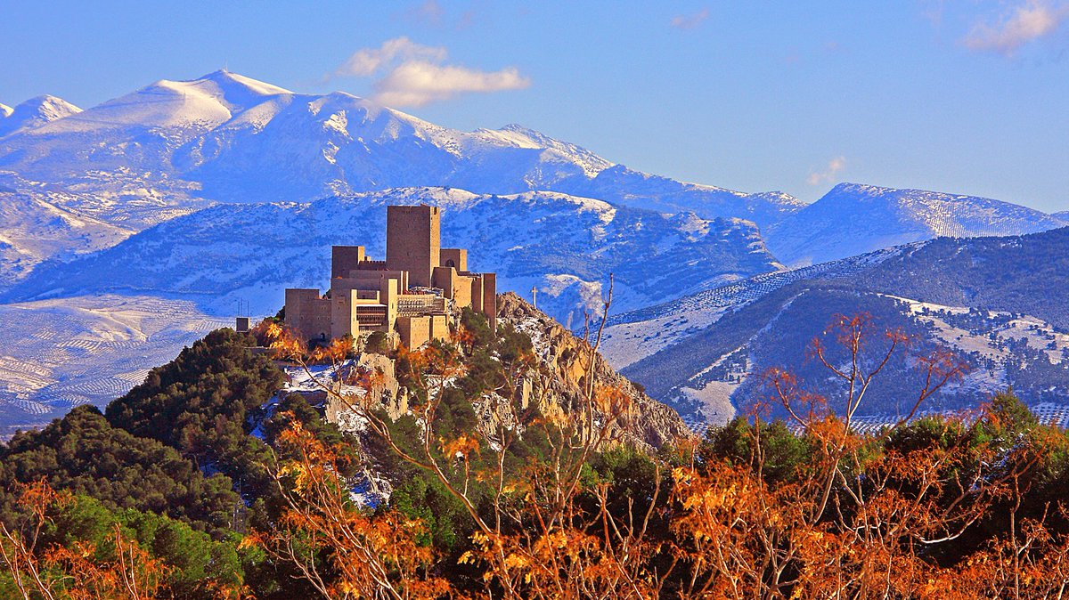 hectorpersan's tweet photo. Aprovecho que Jaén es TT para recordaros que, además de perros que ya sólo entienden el catalán y muchos olivos, hay ciudades Patrimonio de la Humanidad, arqueología íbera, romana y musulmana, castillos medievales, joyas del Renacimiento y parques naturales. https://t.co/iJn4qOtNKr