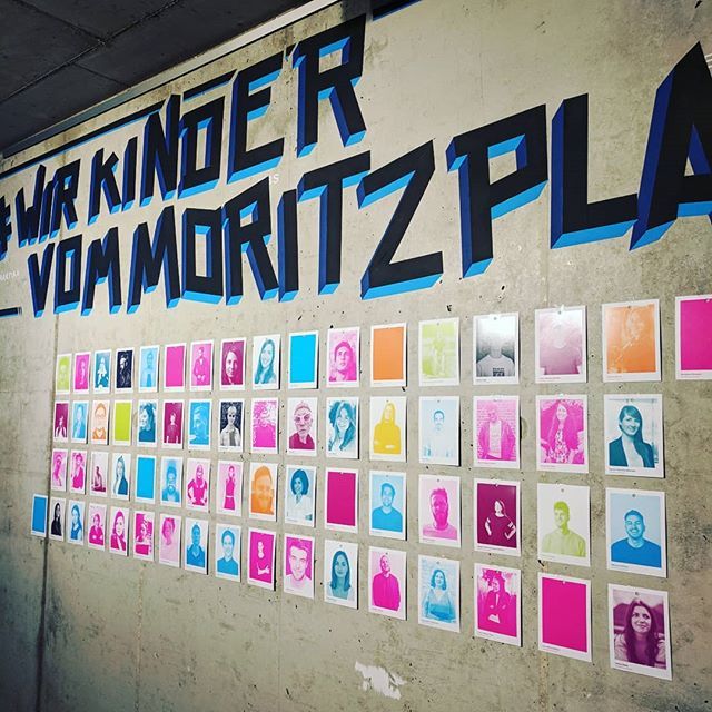 formlosberlin's tweet photo. Mal wieder bei unserer #almamater  @design_akademie_berlin zur #Abschlussausstellung #selected18 um uns noch Mal die Arbeit unserer tollen #Werkstudentin @lra.eln und tolle andere #Designs zur #Inspiration anzuschauen. Wie immer ein schöner Abend! #wirkindervommoritzplatz https://t.co/ggYj4oVsHa