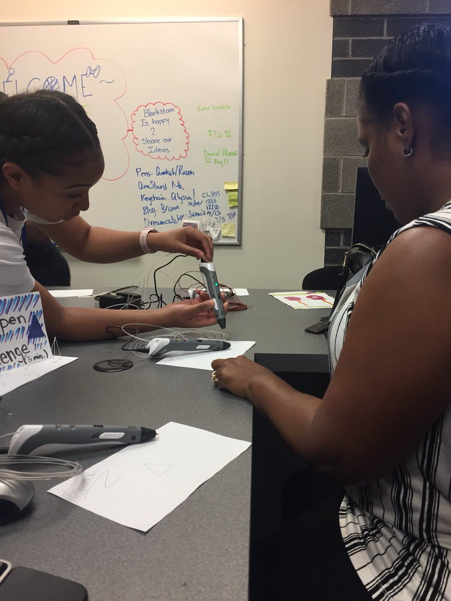 Donna from @CouncilmanDerek’s office is learning how to use a 3D pen! #CelebrateWR