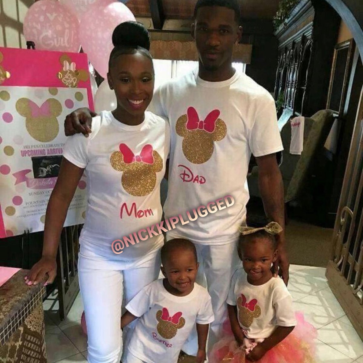 nickkiplugged's tweet photo. family photo 🌟•
•
• 
for more follow ( me ) @nickkiplugged •

#relationshipgoals #relationships #goals #familytime #familyphotoshoot https://t.co/3v2vCPSbck