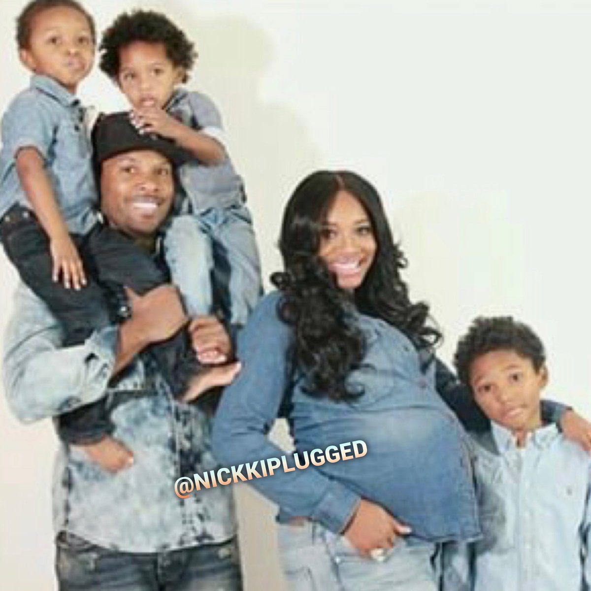 nickkiplugged's tweet photo. family photo 🌟•
•
• 
for more follow ( me ) @nickkiplugged •

#relationshipgoals #relationships #goals #familytime #familyphotoshoot https://t.co/3v2vCPSbck