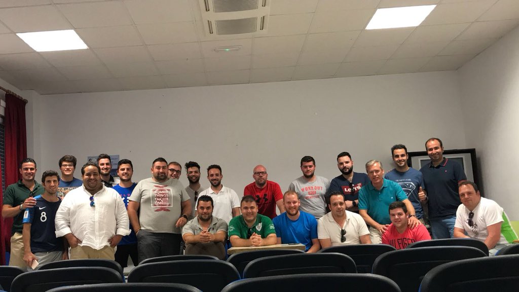 ⚽️TEMPORADA 1️⃣8️⃣/1️⃣9️⃣⚽️

El #SanBenito volverá a #RUGIR  
#NuncaCaminaréisSolos @d_ibero #NuestroEquipo #NuestraIlusión #UnSentimiento #AúpaCastellar 💚