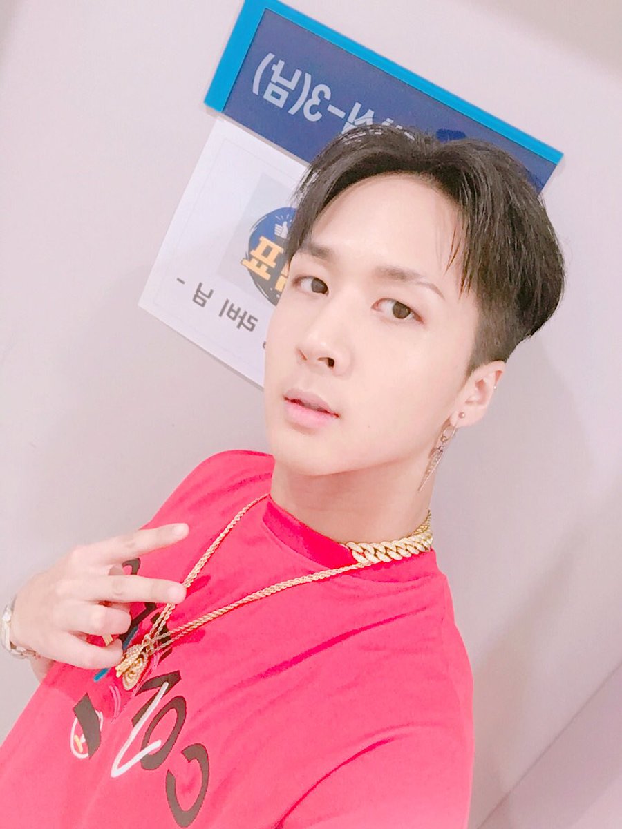 VixxFrance5120's tweet photo. [TWITTER] 18.07.30 @RealVIXX:

"Je suis ROVIX. <Bringing Our Family Together-Parent’s Report  Card> avec l'Agent #Ravi va bientôt commencer, à 22h45 sur EBS1.  [Terminé, exécutez la mission RT !]

#VIXX #RAVI #KimWonshik
#BringingOurFamilyTogether #ParentReportCard" https://t.co/orgoApOrwa