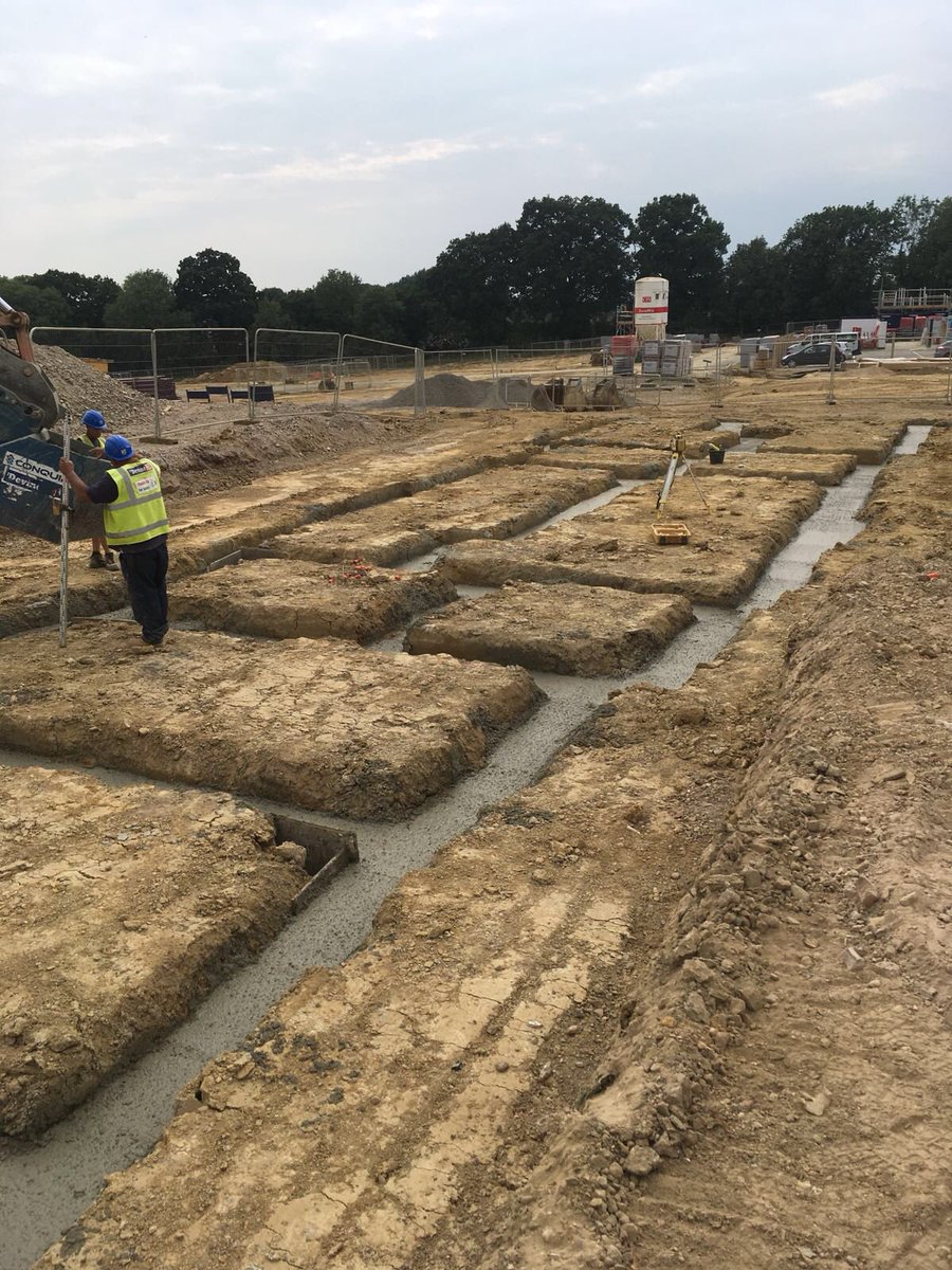 DevineGroup_UK's tweet photo. Looking for pipe layers, groundworkers machine ops in #Crawley #Horley #Billingshurst join our team. Great future ahead. https://t.co/hxVXyyYuE6