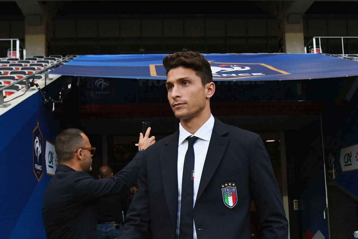 pettinariomar's tweet photo. #MattiaCaldara prossimo difensore rossonero, affiencherà #AlessioRomagnoli! Coppia centrale tutta da scoprire e da ammirare. Conquisteranno sicuramente palcoscenisci importanti. Si legherà al #Milan per almeno i prossimi 5 anni. #Benventuto #Mattia #ForzaMilan https://t.co/Thoe0sSIPl