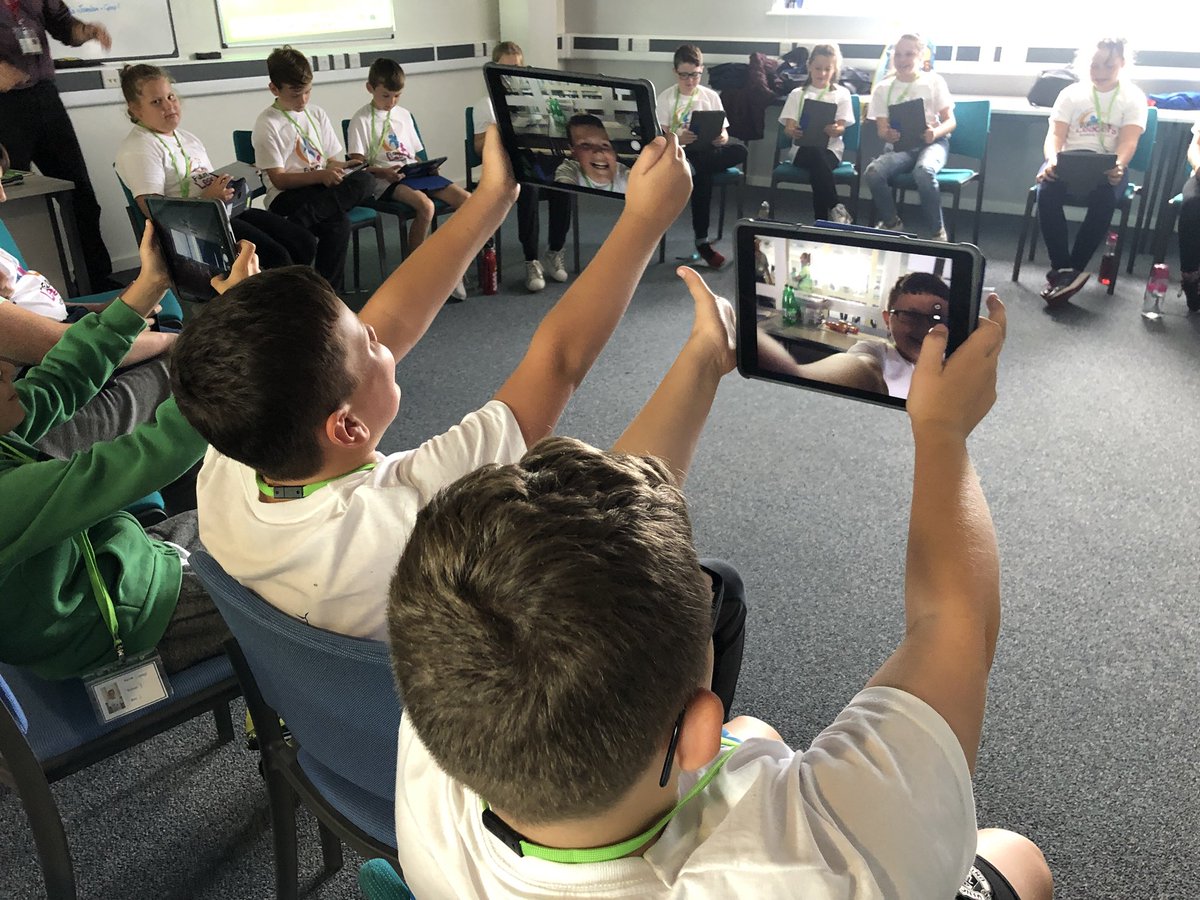 DaltonStMarys's tweet photo. It was great to have our #iPadheroes @RickyB5 and @GrahamCorkin from @GBMEdu support us with our #introductiontoiPad sessions at the @FutureLdrsAcdmy today! Using @Showbie of course to share our learning ππ #prepared #nextgeneration #newtechready https://t.co/JBSit70IUj