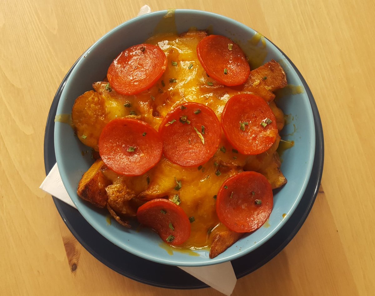 #Grubsup #food #falafel #wraps #pizzachips #itscannynice