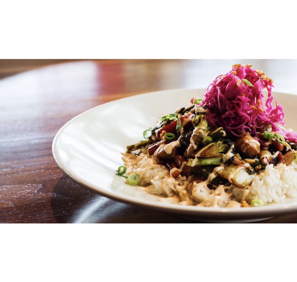 Sometimes you really feel like cooking up a storm at home, but that’s not today 🙊 So instead stop by Browns for dinner! Try our guest favourite, The Dragon Bowl 🐉