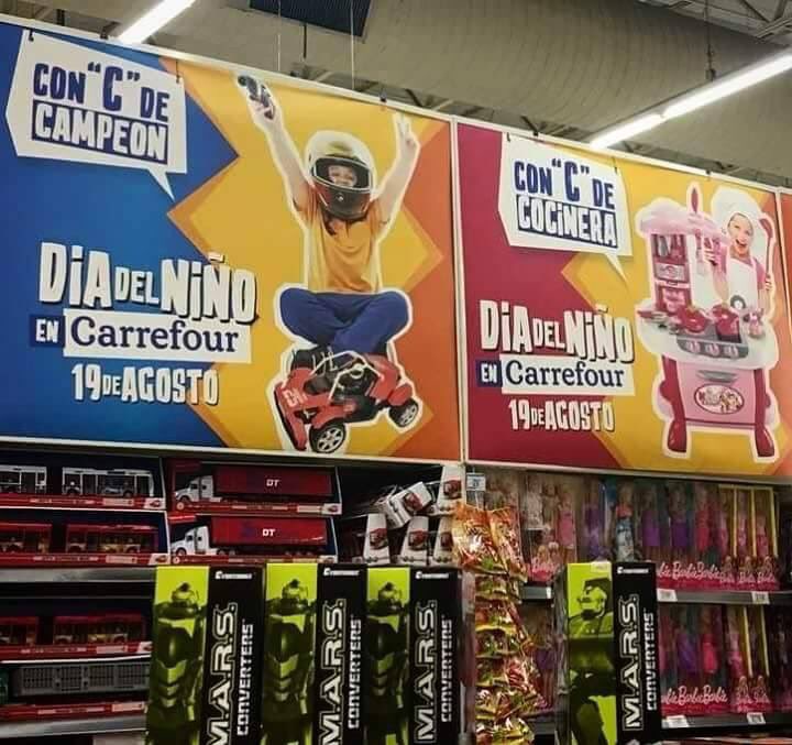 lauraoc23's tweet photo. A veure, els pares ens esforcem en educar tant nens com nenes per igual! Perque després arribin uns incompetents fent marketing i ens tirin la feina feta pel terra! Retireu aquesta publicitat ja, si us plau!😡😡😡 https://t.co/SSihJsi9gV