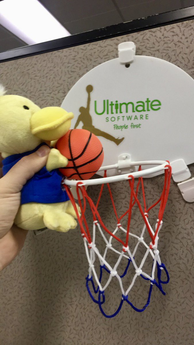 PatThePhatDuck's tweet photo. @PatThePhatDuck here having a great day at the Willow Grove office celebrating 20 years! #AnswerNet20 https://t.co/bJGv9KegmP