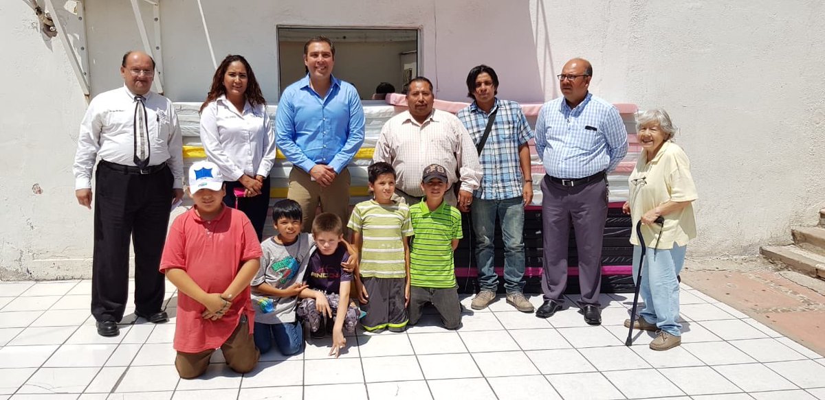 TemoGalindo's tweet photo. Entregamos 40 colchonetas para las actividades y atención para los menores que asisten al Centro de Sueños Ministerio NANA y medicamento para una familia necesitada.  ¡Seguimos trabajando por #Nogales! https://t.co/UHBNGGp75F