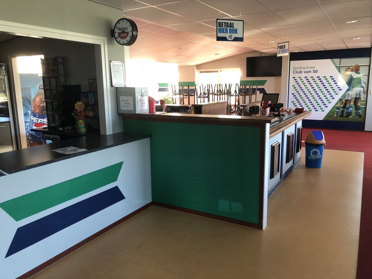 👀 VOORPROEFJE 🇸🇱

Deze zomer wordt er hard gewerkt aan de nieuwe inrichting van de kantine.

De kantine is, met dank aan de maandagochtendploeg, al voorzien van een nieuw likje verf geheel in de stijl van Sporting Andijk.

Later meer!
