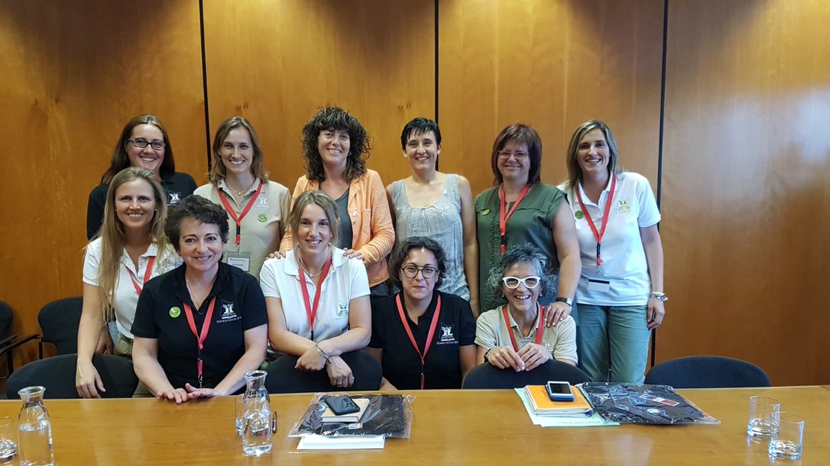 DonesMonRural's tweet photo. Avui ens hem reunit amb la Molt Honorable Consellera d’Agrigultura @TeresaJorda i la Directora General d’Agricultura i Ramaderia @Elisendagc  per tenir un intercanvi d’impressions del sector des de un punt de vista femení . @agriculturacat https://t.co/d6MxE767Q9