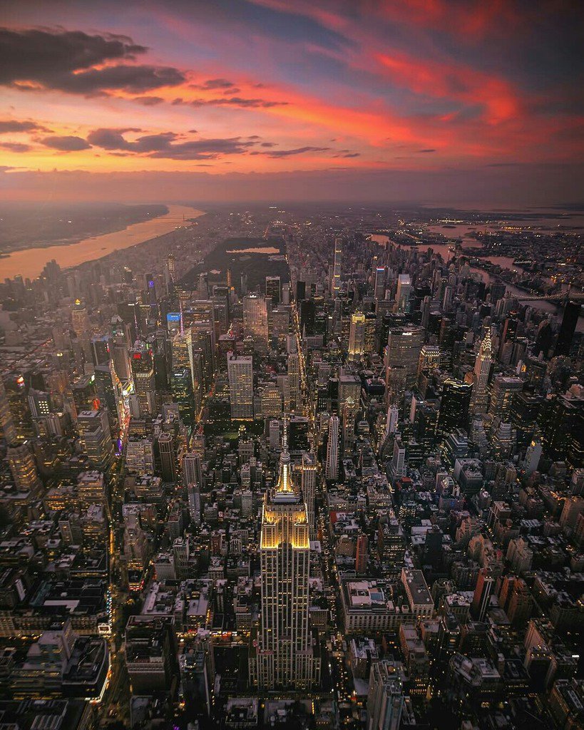 Empire State Building by Paul Seibert Photography @pseibertphoto [Enjoy +images at gonyc.co/2NYz9So] | The Best Photos and Videos of New York City.