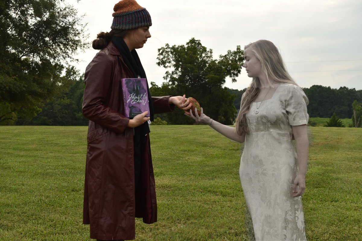ecrmcd's tweet photo. Okay so I never post on Twitter but I had to share this Jackaby inspired cosplay photo shoot my friends and I did.
Jackaby is Annie, Harlee Ann is Abigail and I’m Jenny.
#jackaby #beastlybones #ghostlyechoes #bookishcosplay
@Willothewords @AlgonquinYR https://t.co/TBfF1e8kHm