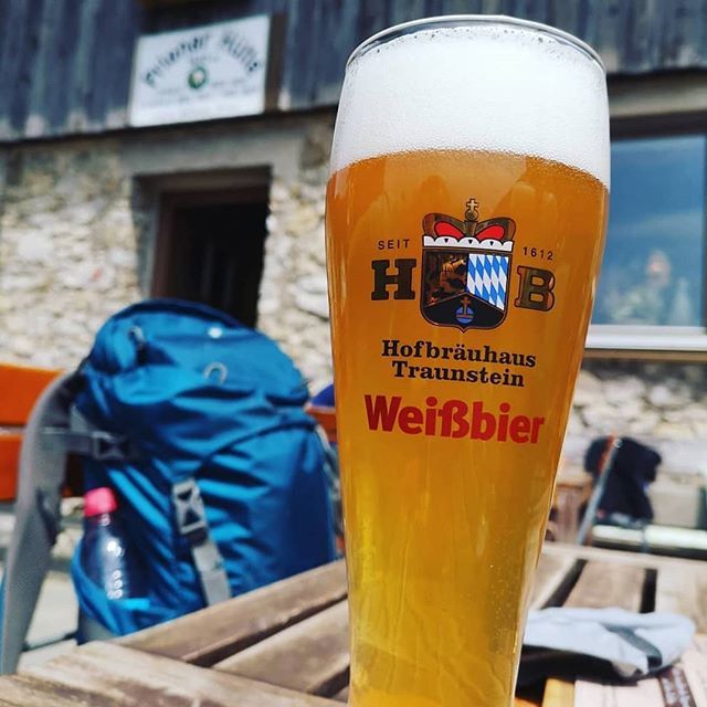 hb_traunstein's tweet photo. Bei so einer Hitze is doch ein eiskaltes #hofbräuhaustraunstein Weißbier genau daa richtige 😍🍺 #hitzewelle2018 #über30grad #undeswirdnochheißer #hofei #hbts #bikiniundbadehoseraus #bierkaltstellennichtvergessen #becooldrinkcool #traunsteiner #weißbie… https://t.co/W4XjrtaNXN https://t.co/HWSr3YSa0N
