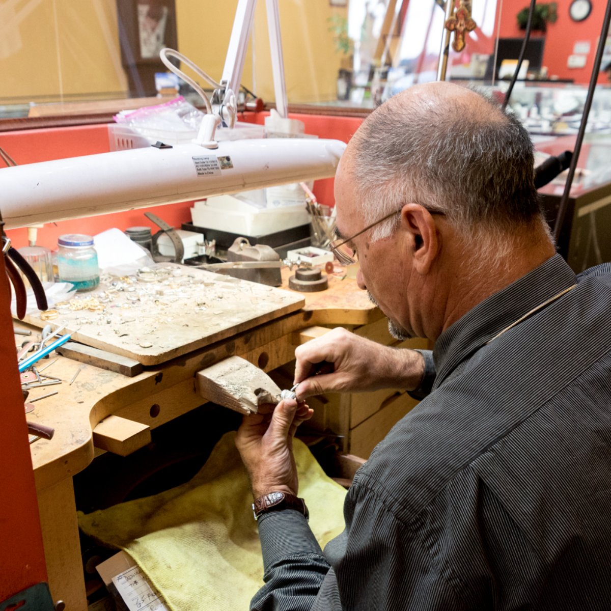 CRDiamondCA's tweet photo. Whether you want to custom design an engagement ring or repair a watch, you can trust our talented jeweler. https://t.co/S5LET3GQlU
