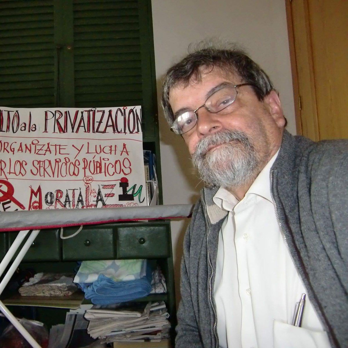 SocialcumbreS's tweet photo. Un gran homenaje a Paco quenos acompaño en tantas y tantas manifestaciones. En las proxinas le buscaremos y no lo encontraremos. Descanse en paz. "le canto a los valientes 
Que llevan por bandera la verdad" #PacoDEP @MareasCiudadana @MesaDefensaSani @iunida @IUMadridRetiro https://t.co/hluJRkZrRk