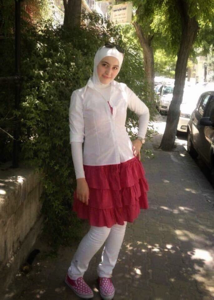 HadiAlabdallah's tweet photo. "لمى الباشا" وردة من بلدي #سوريا قامت عصابات الأسد باعتقالها في تشرين الثاني من عام 2014 م

ورد اسم "لمى" مؤخراً ممّن عذّ��وا حتى الموت في مسالخ الأسد البشرية !

ليس لـ"لمى" إعلامٌ يناصرها ولا محامون يدافعون عنها !

يارب أي قلوب يجب أن نملك حتى نتحمل كل هذا القهر؟! https://t.co/lGnDb6mMgI