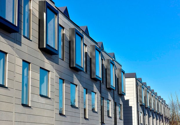 urban_splash's tweet photo. As we conclude our #USModular social media theme this month, in which we focused on our #modular Houses, we've revisited this @MENnewsdesk article which analyses the role of modular in the housing crisis and the "sellout success" of our @housebyUS homes: https://t.co/8nNmS2HGLy https://t.co/wT05NVA5mg