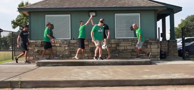 OklahomaCeltic's tweet image. When you get a group of soccer coaches and players together for the #inmyfeelingschallenge #drake #weliketohavefuntoo
•
SHOW US SOME ❤️
•
(Song by Drake: In my feelings- no copyright infringement intended.)
•
FULL VIDEO CAN BE SEEN HERE
👇🏼👇🏼👇🏼
youtu.be/9VfMI8dRmOA