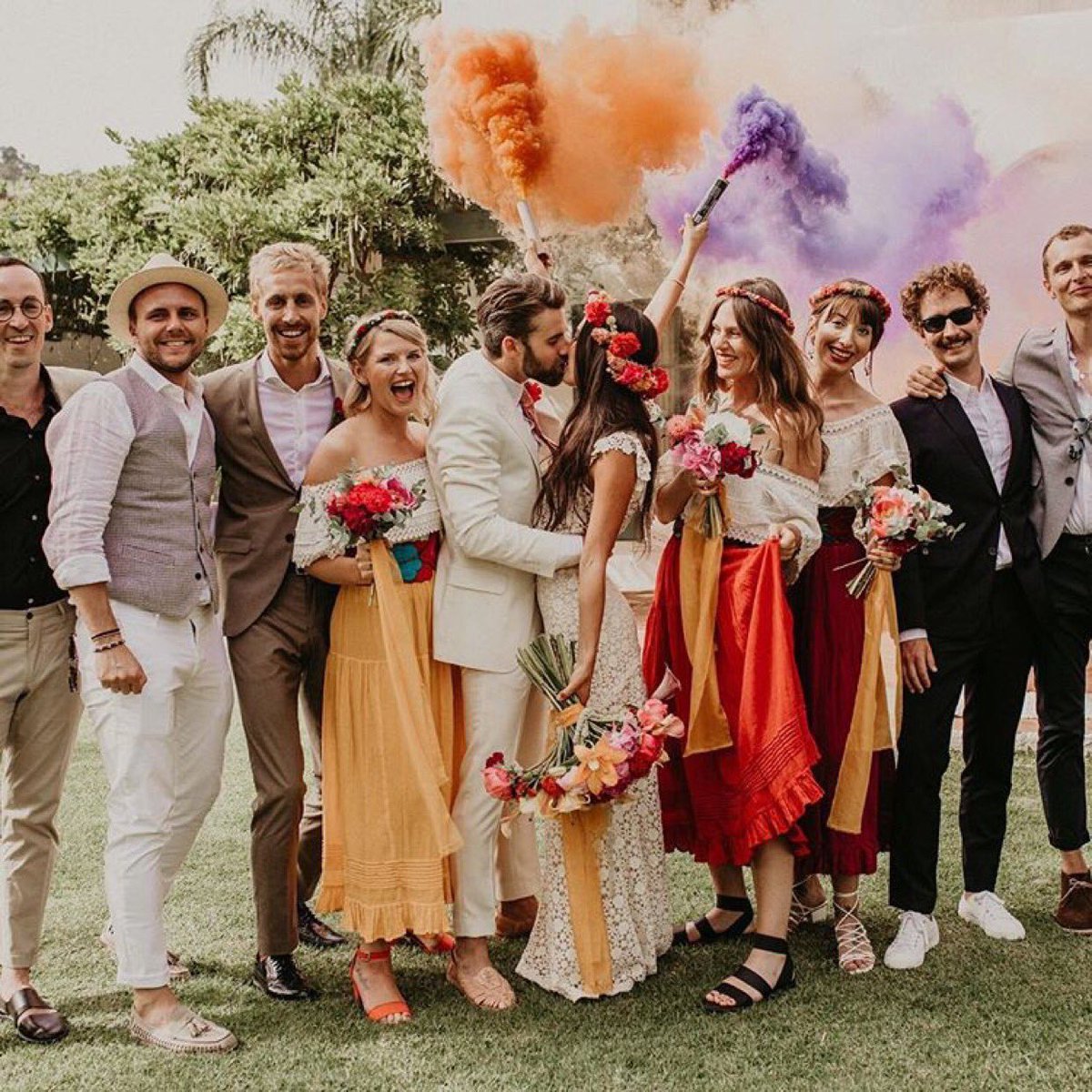unabodaoriginal's tweet photo. AMIGOS! Sin ellos nada sería lo mismo! 💕 #friends #amigos #boda #bodas #wedding #weddings #casament #casamento #marriage #matrimonio #blogdebodas #unabodaoriginal 📷 @darkmaito https://t.co/kFDRyckhKN