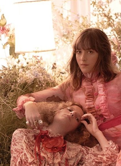 nurplj's tweet photo. DAKOTA MAYI JOHNSON nació para ser la REINA 👑 y MUSA de GUCCI 😍😏🔥🔥Estoy absolutamente enamorada de su belleza y perfección❤️Ella es una auténtica obra de arte🌸🌺💮🌼🥀🌹🏵️ #DakotaJohnson  #GucciBloom  #MuseGucci https://t.co/2sVPJTvxE7
