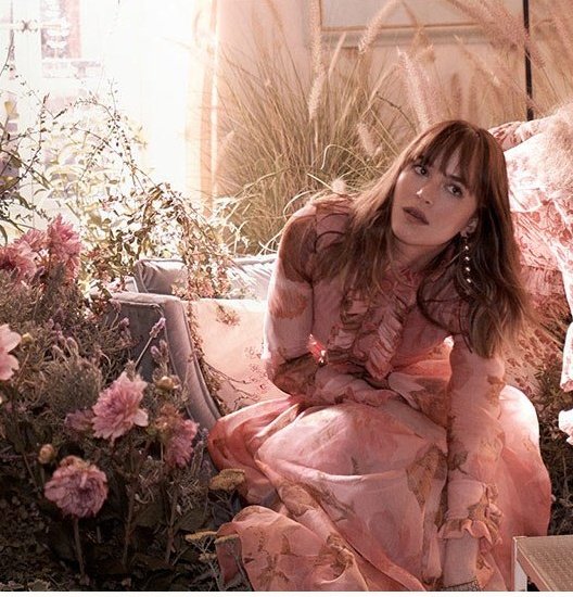 nurplj's tweet photo. DAKOTA MAYI JOHNSON nació para ser la REINA 👑 y MUSA de GUCCI 😍😏🔥🔥Estoy absolutamente enamorada de su belleza y perfección❤️Ella es una auténtica obra de arte🌸🌺💮🌼🥀🌹🏵️ #DakotaJohnson  #GucciBloom  #MuseGucci https://t.co/2sVPJTvxE7
